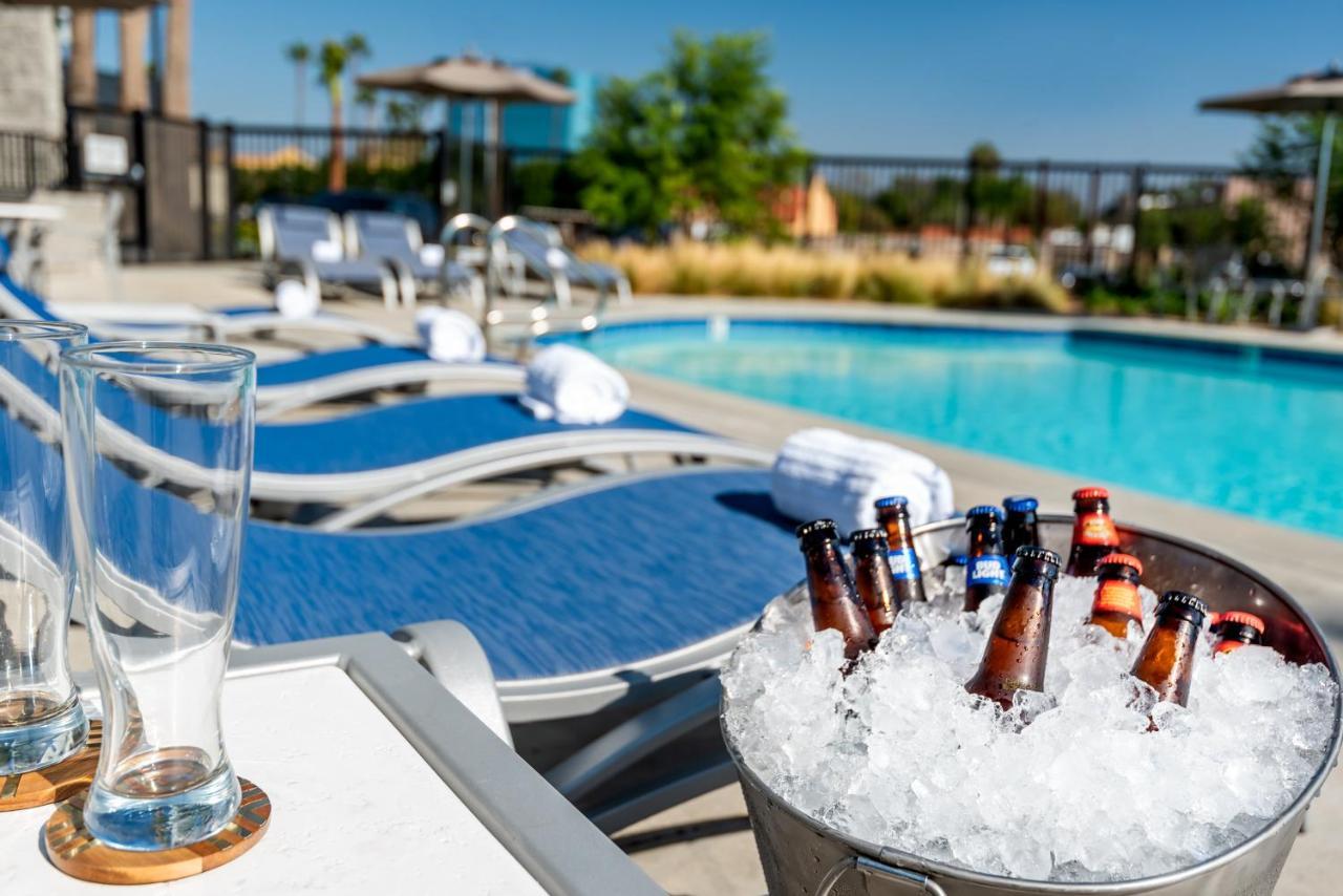 Holiday Inn Express & Suites Santa Ana - Orange County By Ihg Exteriör bild